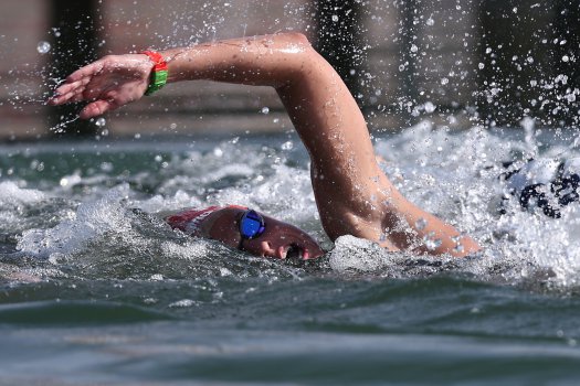 97 nap után hirdették ki  az életveszélyes körülmények közt félbeszakadó úszóverseny eredményét  