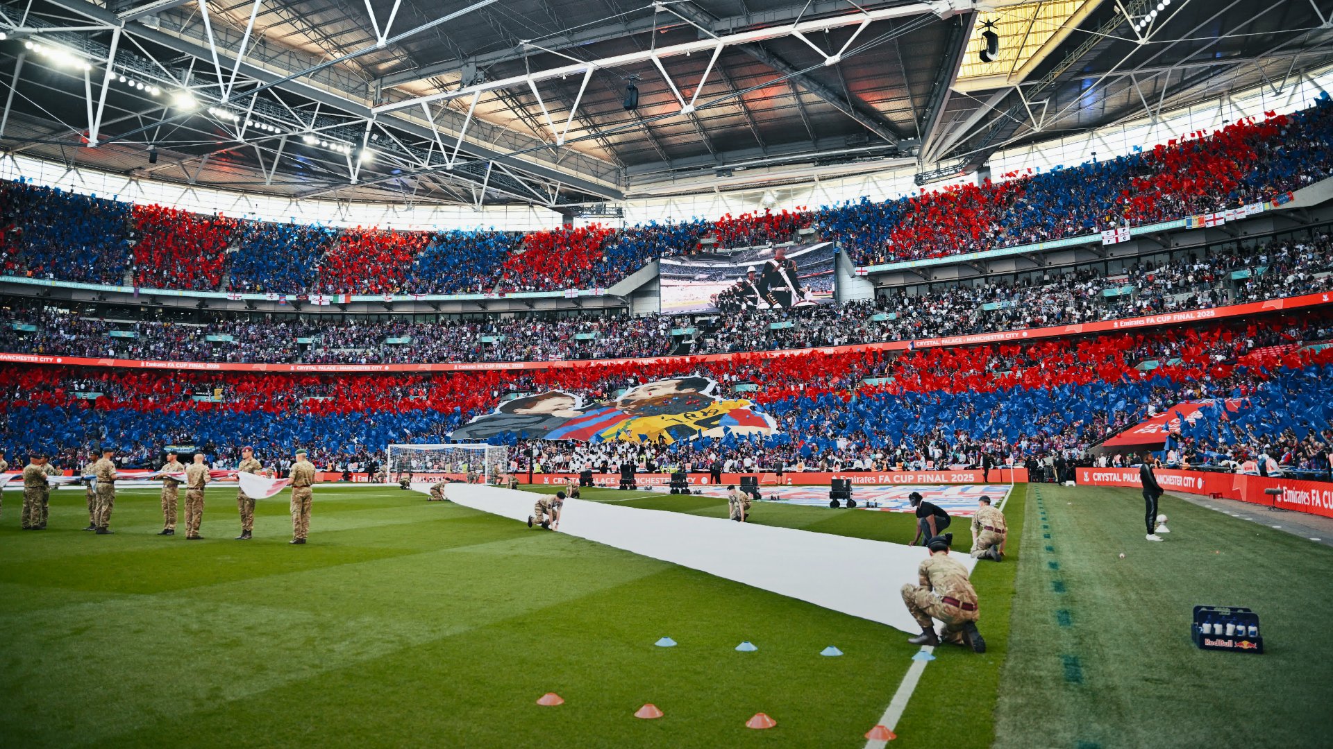 Szívszorító, de felemelő történet rejlik a Crystal Palace FA-kupa-döntős drapériája mögött