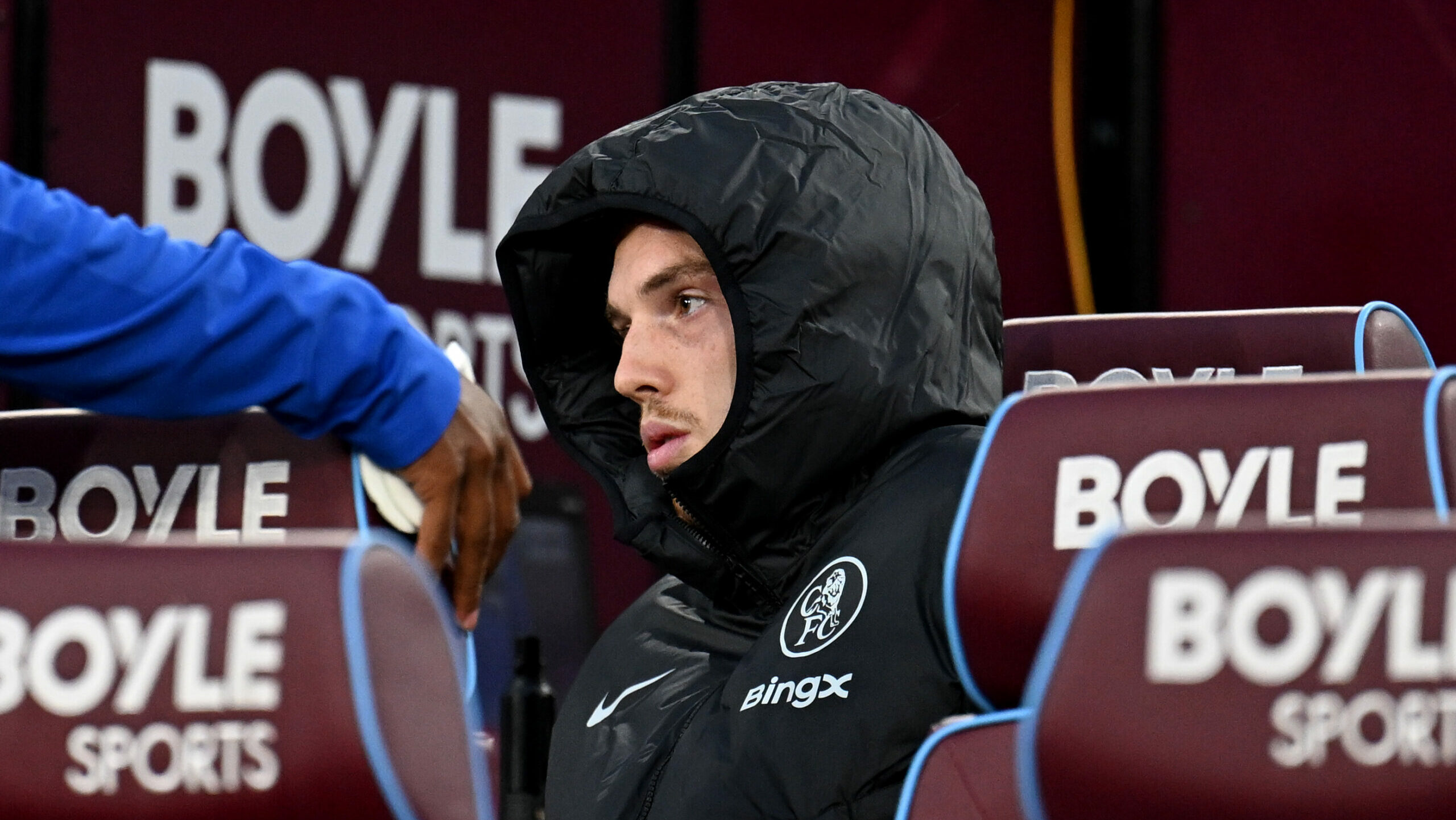 Bizarr: otthonában sérült meg a Chelsea sztárjátékosa